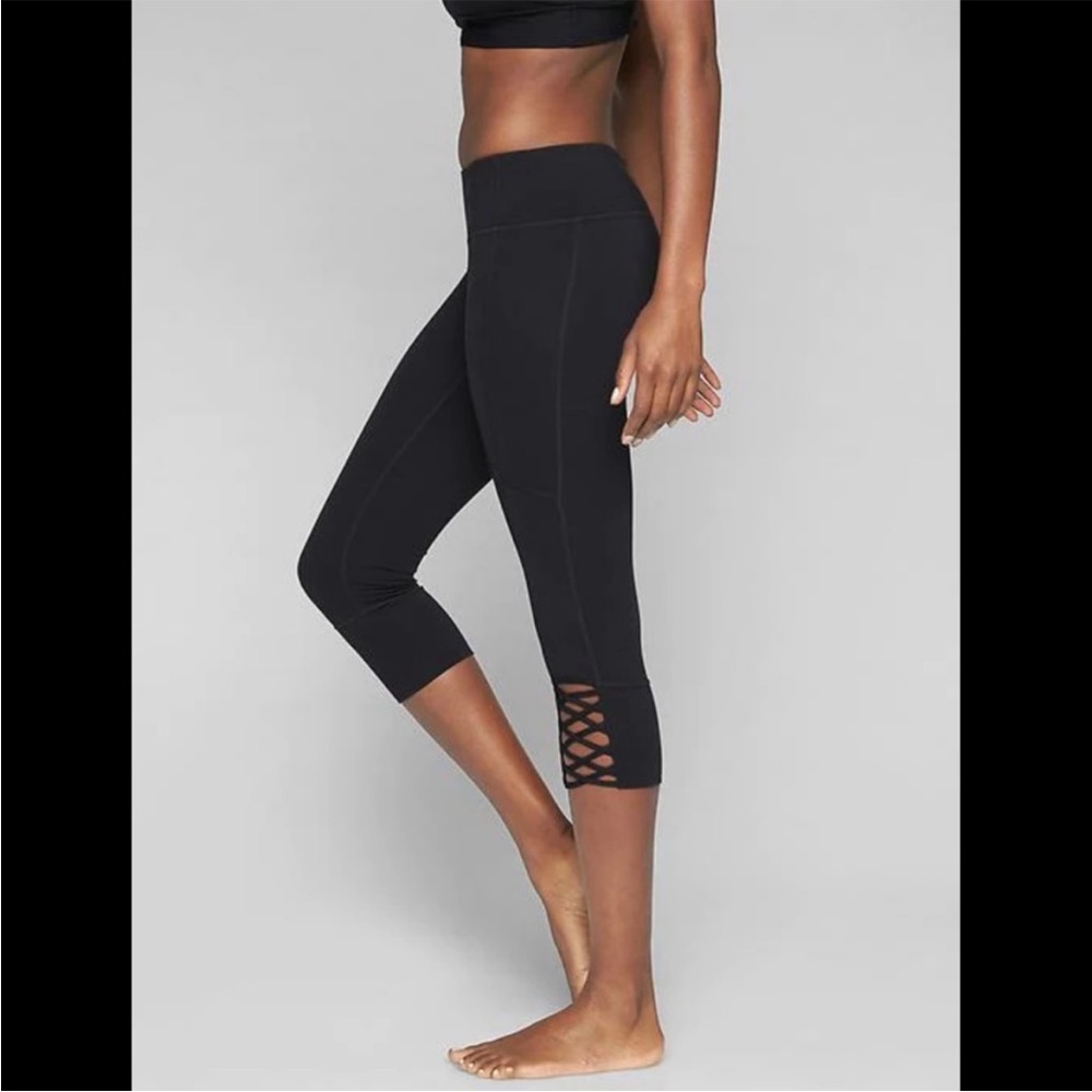 Gently Used Athleta Mind Over Mat Criss Cross Capri Leggings - Size Small